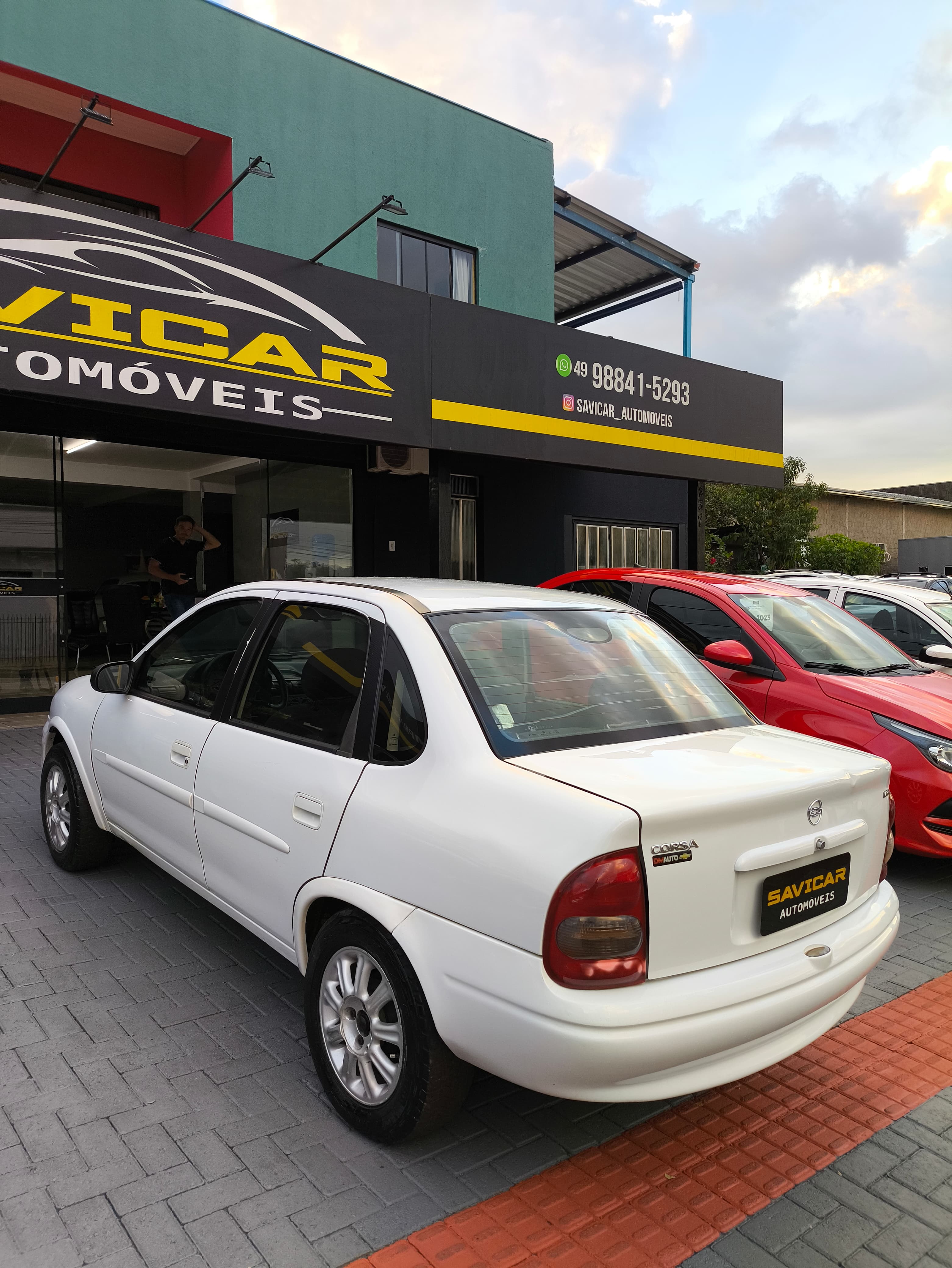 GM CORSA SEDAN BÁSICO 